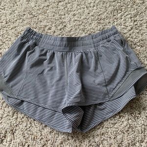 Lululemon Hotty Hot 2.5 Shorts